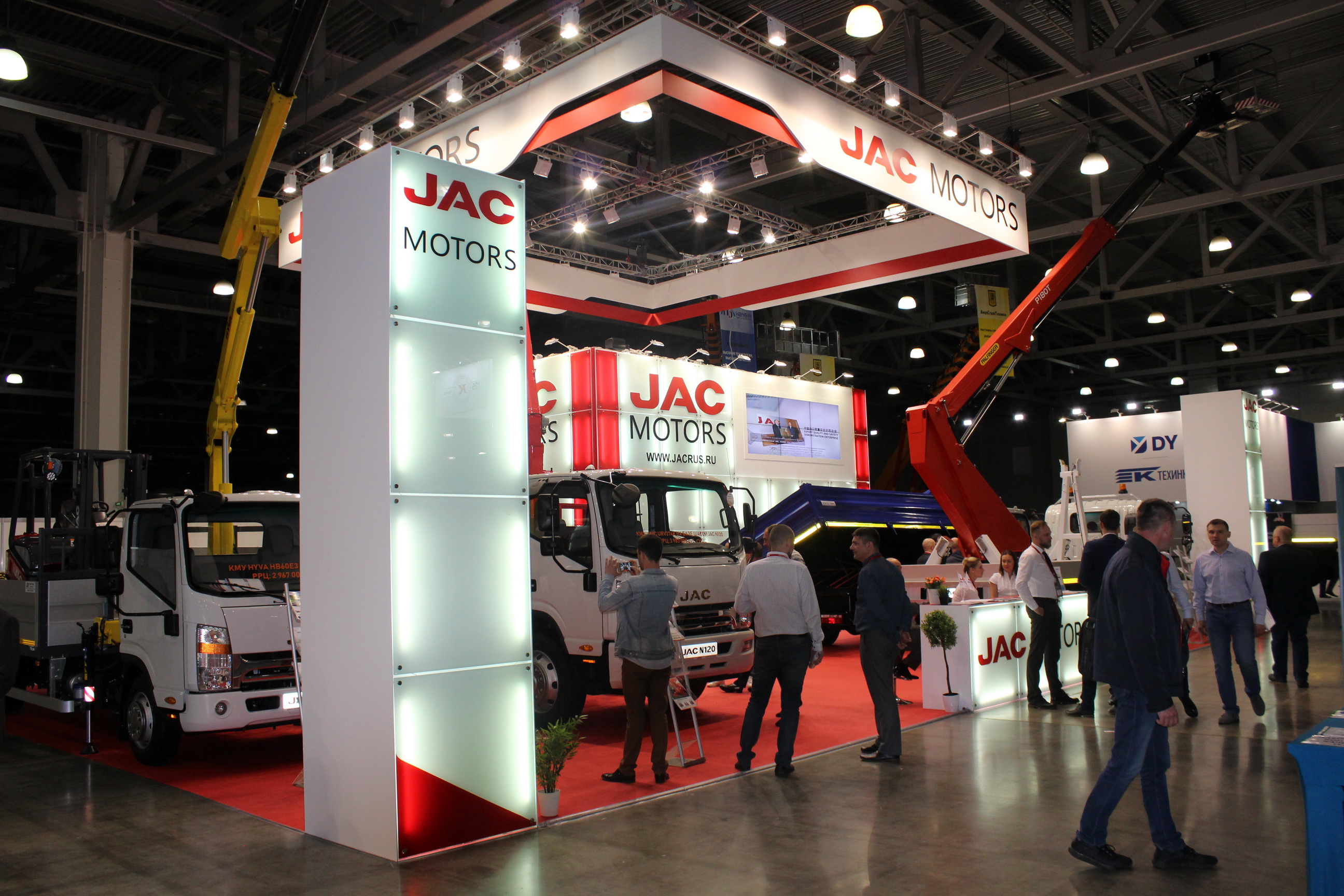 Компания jac motors. СТТ 2022 JAC. JAC выставка СТТ. Bauma CTT Russia - 2018. Компания Джак.